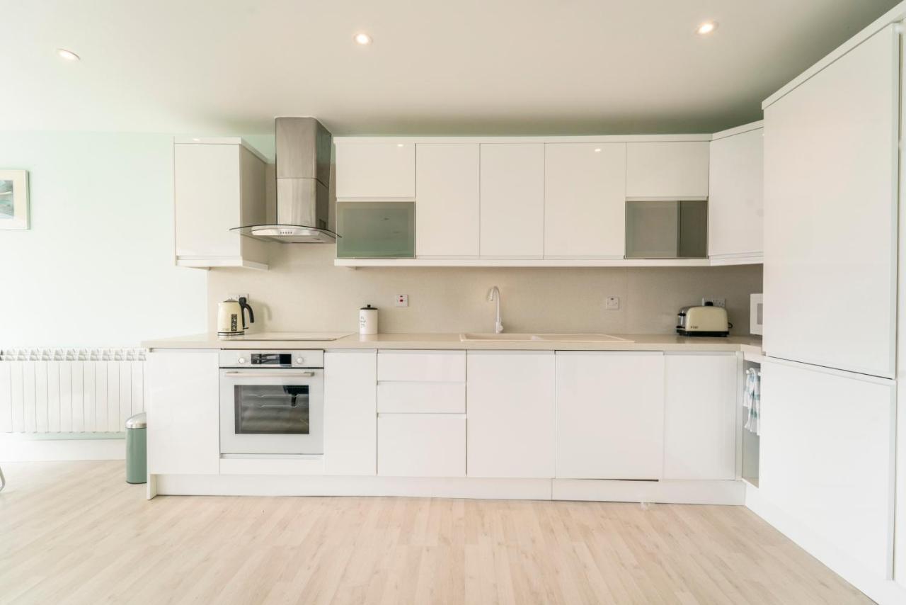 Luxurious Seaside Apartment Голуэй Экстерьер фото